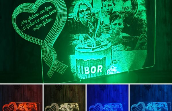 Obiteljska fotografija na akrilnoj lampi