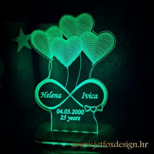 3D lampa sa srcima i znakom beskonačnosti s imenima – tražite li romantičan personalizirani poklon za Valentinovo?