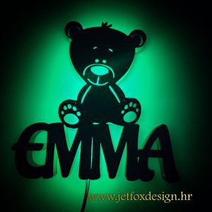 Ambijentalno svjetlo za djecu – drvena lampa s imenom, idealna kao noćna sigurnost i dekoracija.