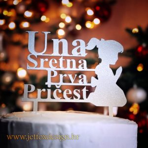 Topper za tortu Sretna prva pričest s motivom djevojčice koja moli – tražite li nježan i simboličan ukras za pričesnu tortu?
