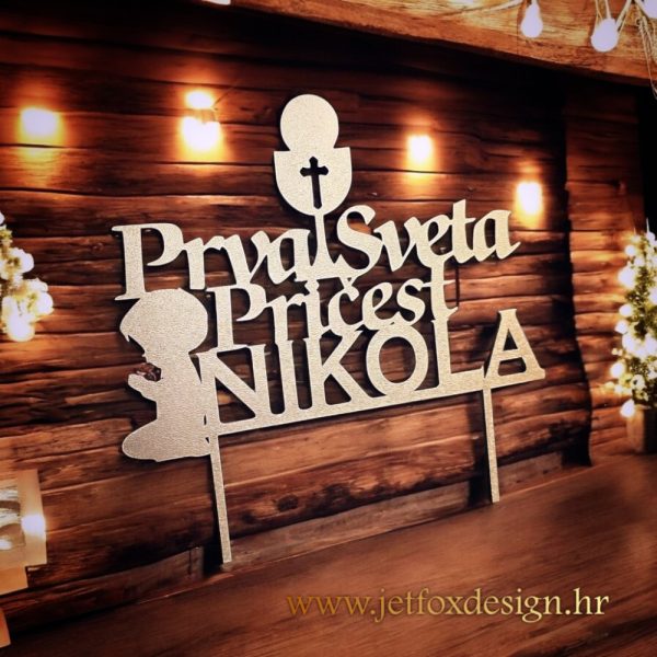 Personalizirani toper za tortu za Prvu pričest s imenom i motivom kaleža – elegantan ukras za sakramentalnu proslavu.