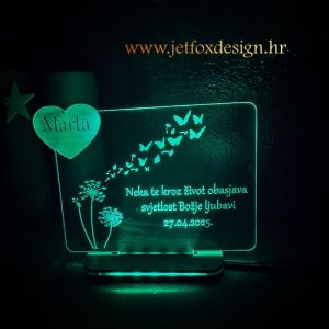 Lampa s motivom srca i maslačkom, personalizirana imenom i tekstom – tražite li emotivan poklon s porukom?