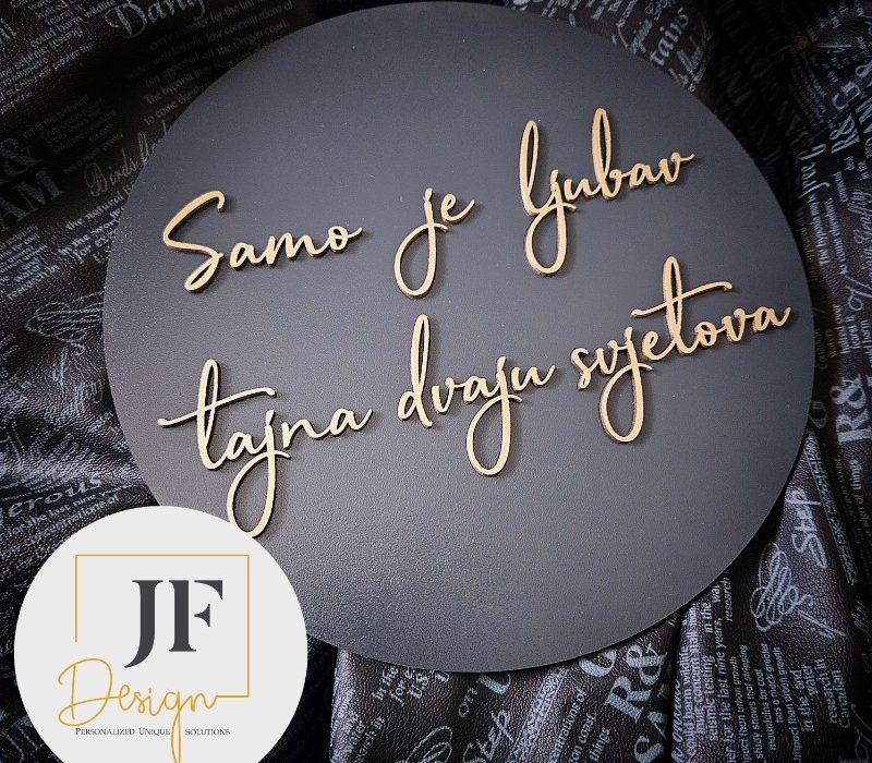 Drvena dekoracija za mladence samo je ljubav