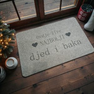 Kućni otirač s mogućnošću personalizacije, otporan na vanjske uvjete i savršen za dom, apartman ili vikendicu.