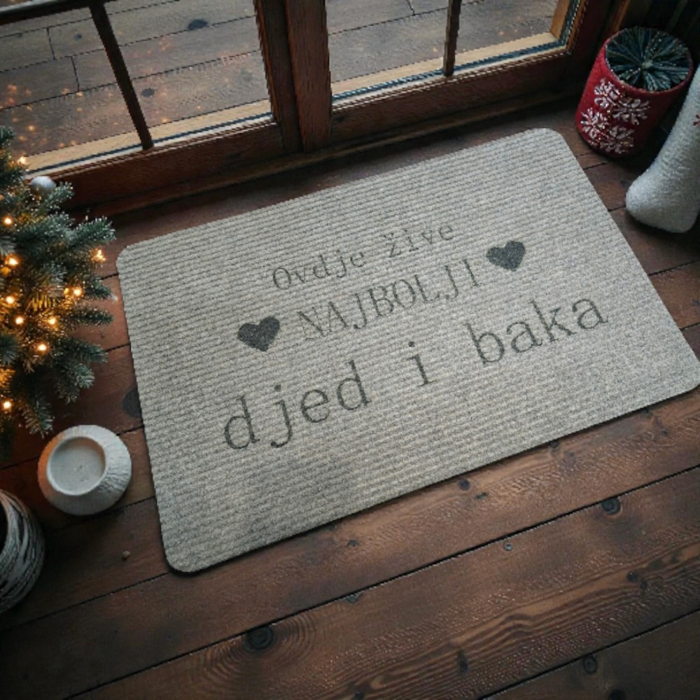 Kućni otirač s mogućnošću personalizacije, otporan na vanjske uvjete i savršen za dom, apartman ili vikendicu.