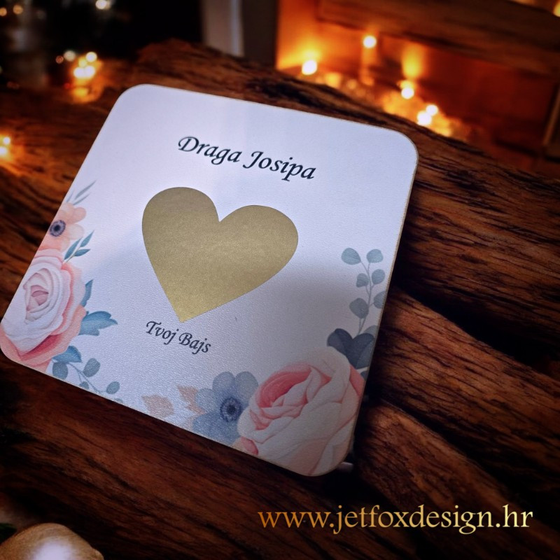 Zlatna strugalica u obliku srca s tajnim pitanjem “Hoćeš li biti moja kuma?” – nježan i emotivan način za kumstvo.