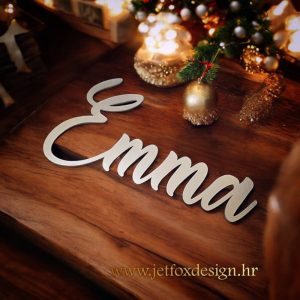 Personalizirano drveno ime za zid, idealno za ukrašavanje dječje sobe ili poklon za rođenje.