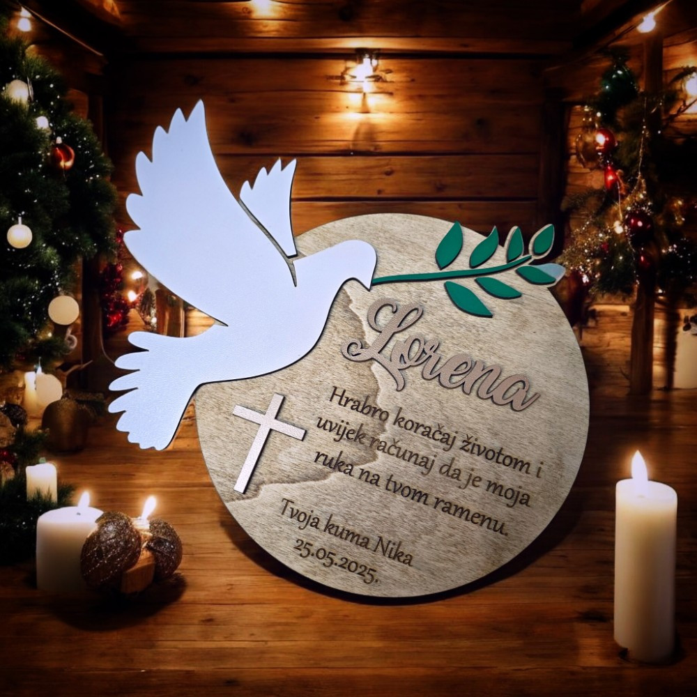Personalizirani ukras s golubicom i imenom slavljenika, simboličan poklon za krštenje, krizmu ili prvu pričest.