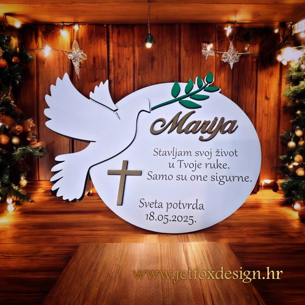 Dekoracija za krizmu s imenom krizmanika i simbolom Duha Svetoga, poklon od srca.