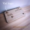 Personalizirana drvena daska za posluživanje s gravurom Vašeg loga i prilagođenim tekstom. Idealna za restorane, kafiće ili kao poslovni poklon.