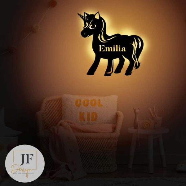 drvena led lampa sa imeno za dječju sobu