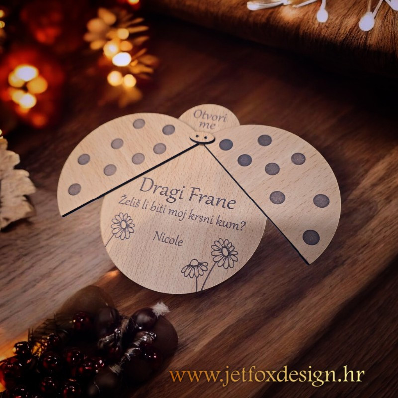 Personalizirana bubamara čestitka za kumu s efektom otvaranja – pitanje za kumstvo koje se pamti.