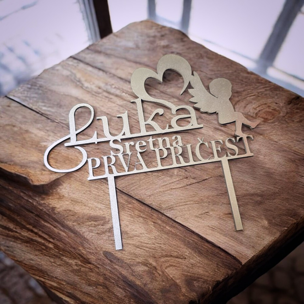 Toper za tortu Sretna Prva pričest s motivom anđela i srca te imenom djeteta – tražite li nježnu i simboličnu dekoraciju za pričest?