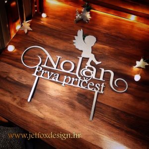 Personalizirani toper za tortu Prva pričest s malim anđelom i imenom djeteta – kako torti dati toplinu i duhovno značenje?