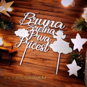 Topper za tortu Sretna prva pričest s imenom i motivom anđela djevojčice koja moli – tražite li nježan i simboličan ukras za pričesnu tortu?