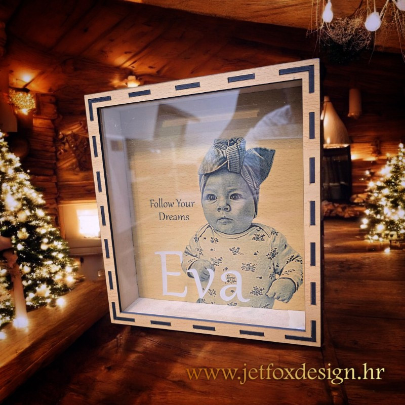 Elegantna personalizirana kasica s fotografijom djeteta, savršen dar za roditelje i kumove.