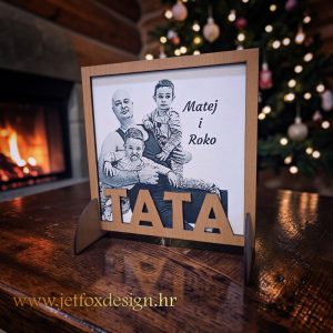 Personalizirani drveni okvir s fotografijom i dirljivom porukom, jedinstven poklon za tatu od djeteta.