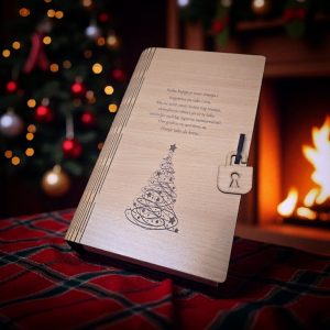 Elegantna drvena kutija za malu bocu rakije ili likera, idealna za poklon uz personalizirani natpis.