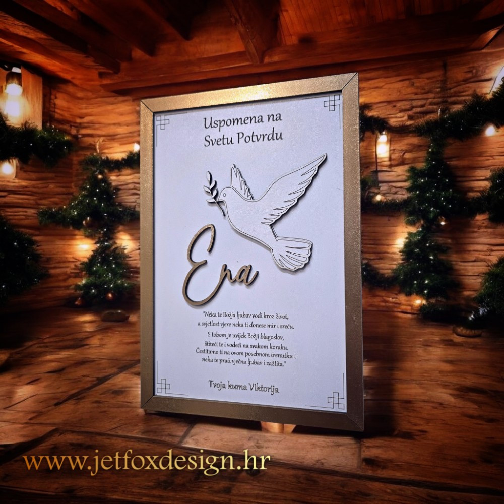 Unikatni okvir s imenom i motivom golubice, personaliziran za sveto krštenje i svetu potvrdu.