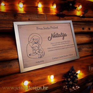 Drveni personalizirani okvir s podacima o krštenju i porukom zahvalnosti od krsnog kuma.