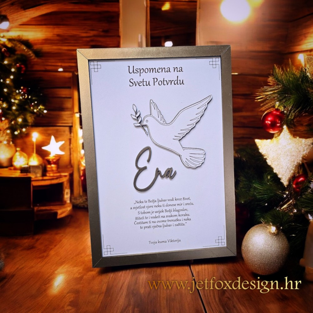 Drveni okvir s motivom golubice, idealan kao personalizirani poklon za svetu potvrdu ili krštenje.