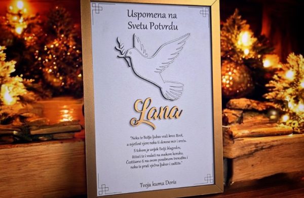Personalizirana uspomena na Svetu Potvrdu s imenom krizmanika, motivom golubice i psalmom, idealan poklon od kumova.