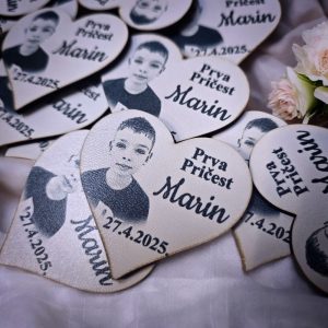 Magnet zahvalnica za prvu pričest s fotografijom slavljenika i ugraviranom porukom zahvale uzvanicima.