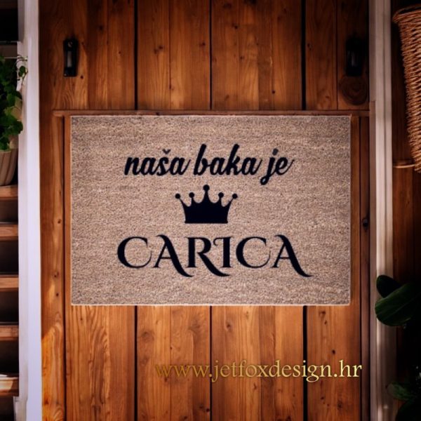 Unikatni personalizirani otirač s natpisom "Naša baka je carica", savršen za ulaz u dom voljene bake