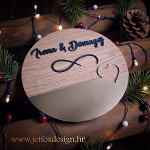 Personalizirani poklon za par s imenom i srcem – što pokloniti za godišnjicu ili vjenčanje?