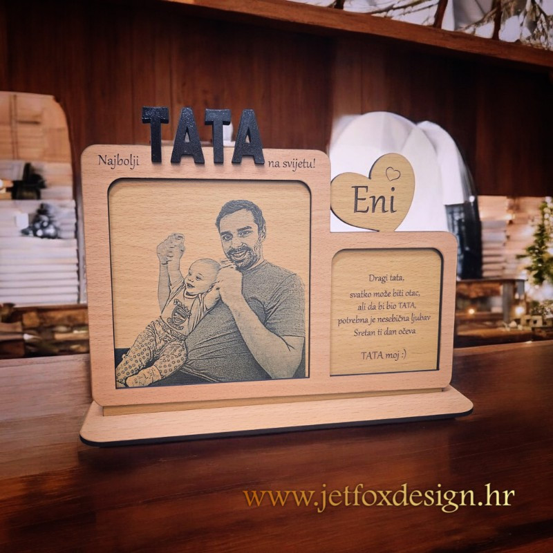 Drveni okvir s fotografijom i posvetom od djece, idealan poklon za Dan očeva s personaliziranim detaljima.