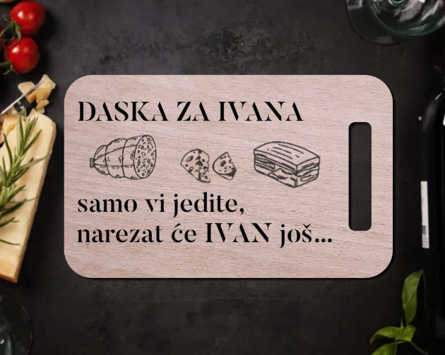 Personalizirana drvena daska za meso s motivima suhomesnatih delicija i tekstom po želji, idealna za ljubitelje suhog mesa.