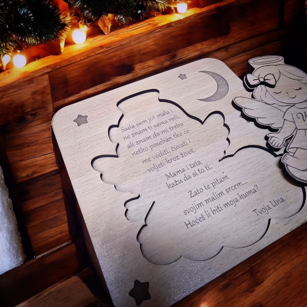 elegantna pitalica za kumu s drvenim anđelom i personaliziranim tekstom