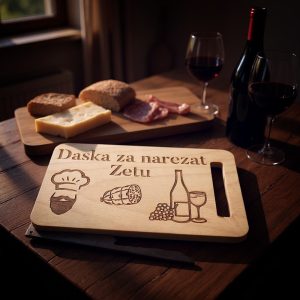 Personalizirana daska za narezati s motivom kulena, vina i kuharske kape – savršen poklon za zeta s imenom i tekstom. Tražiš originalan poklon za zeta?