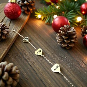 Narukvica s tri zlatna srca i imenima, emotivan poklon za majku ili djevojku.