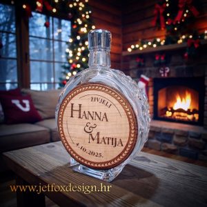 Personalizirana čuturica s natpisom Živjeli, imenima mladenaca i datumom vjenčanja – što pokloniti mladencima kao trajnu uspomenu