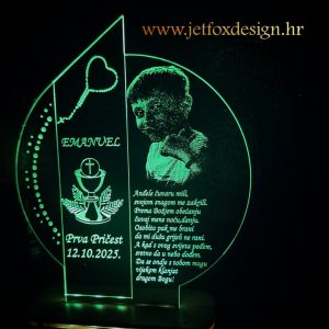 Akrilna 3D lampa za sakramente s fotografijom i posvetom, idealna kao poklon za krštenje, pričest ili krizmu od kumova.