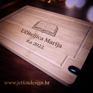 Unikatan poklon za učiteljicu – personalizirana kuhinjska daska koja ostaje trajna uspomena?