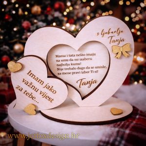 Drvena pitalica za kuma u obliku srca s personaliziranom porukom – što pokloniti kumu kada želiš postaviti važno pitanje