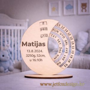 Personalizirani kalendar od drveta s imenom djeteta, datumom i vremenom rođenja – što pokloniti za rođenje djeteta