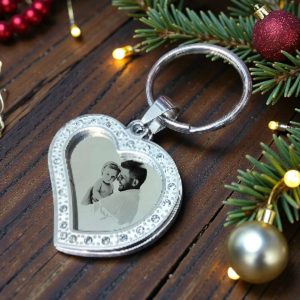 Čelični privjesak s duplim srcem i cirkonima, personaliziran fotografijom i tekstom, emotivan poklon.