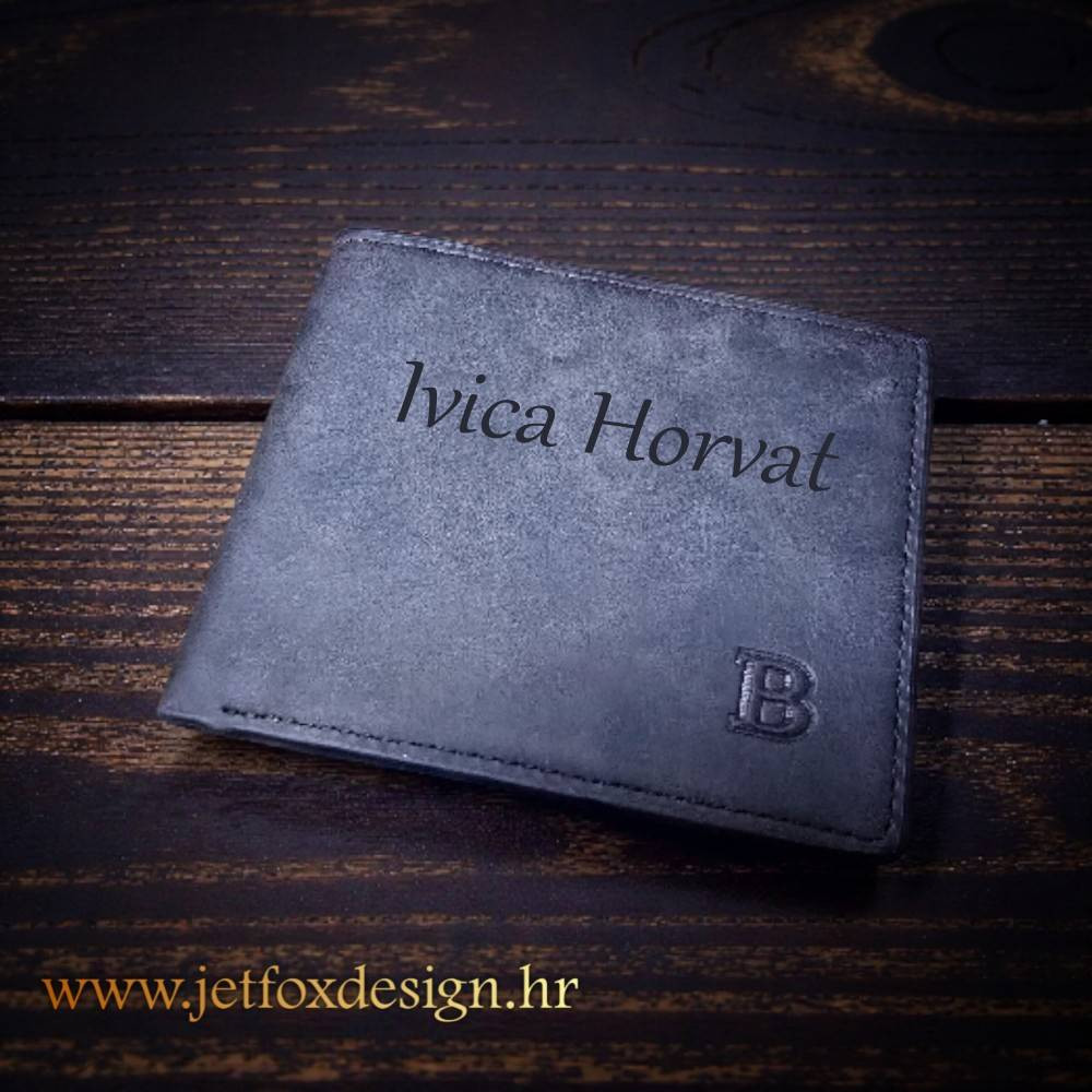 Muški personalizirani novčanik s imenom, praktičan i unikatni dar za posebne prilike.