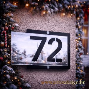 Luksuzni personalizirani kućni broj u modernom dizajnu na fasadi kuće – što pokloniti za novi dom?