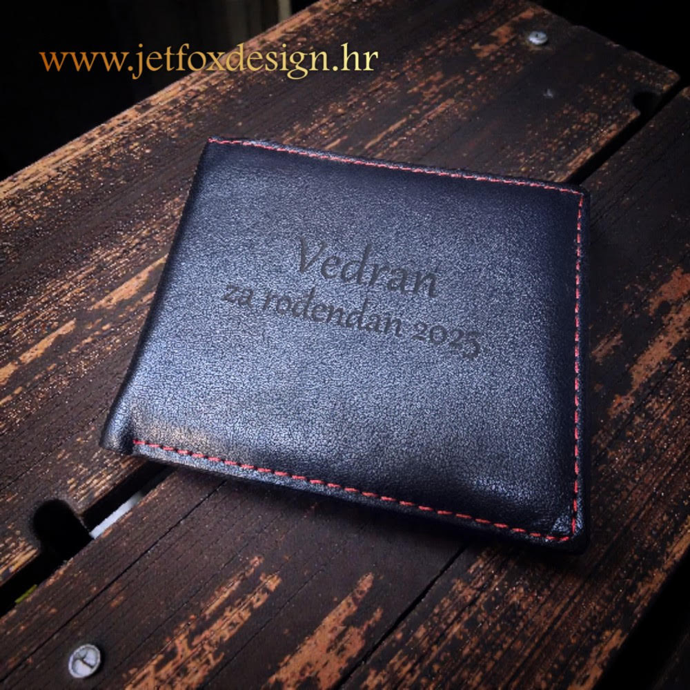 Elegantni personalizirani novčanik s imenom, izrađen kao originalan dar za rođendan ili godišnjicu.
