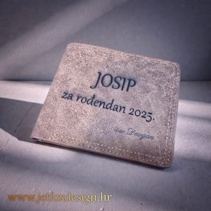 Personalizirani novčanik s ugraviranim imenom, elegantan i praktičan poklon za muškarce i žene.