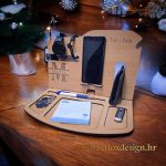 Personalizirani drveni organizator za radni stol, idealan za odlaganje sata, mobitela i novčanika.