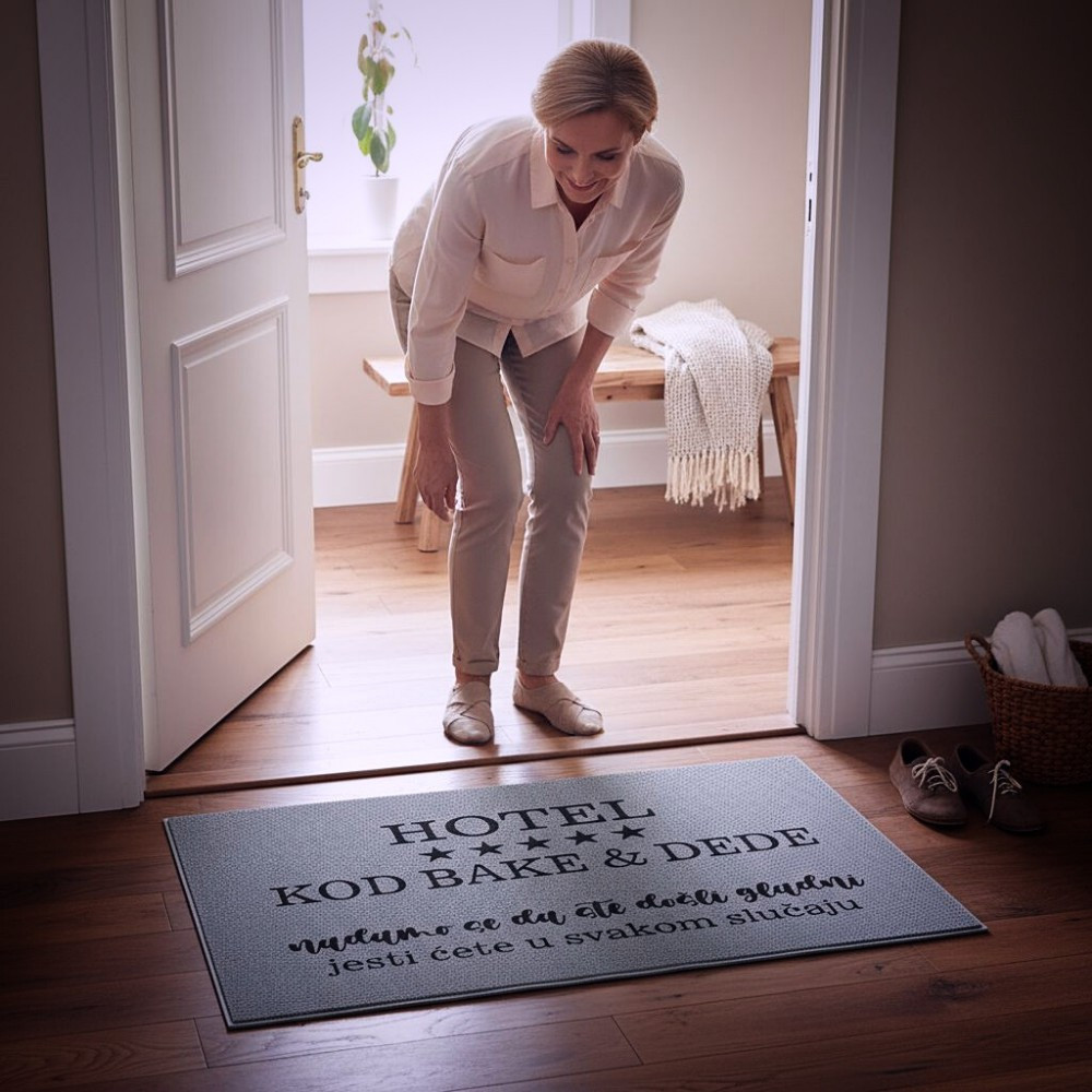 Personalizirani otirač Hotel baka i deda ispred ulaznih vrata – što pokloniti baki i djedu za godišnjicu ili rođendan