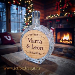 Personalizirana boca čuturica s imenima Marta i Leon i datumom, poseban poklon za par – što pokloniti za vjenčanje ili godišnjicu braka