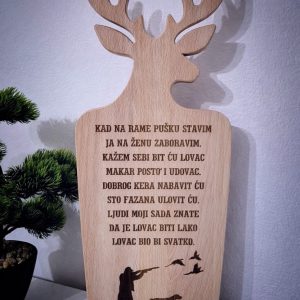 Što pokloniti lovcu? Personalizirana drvena dekoracija s jelenjim rogovima i lovačkom pjesmom, originalan poklon za ljubitelje lova