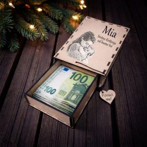 Što pokloniti za krštenje – personalizirana drvena kutijica s fotografijom i imenom za poklanjanje novca