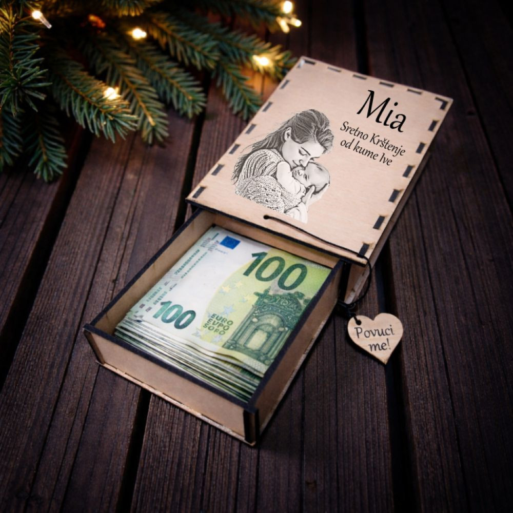 Što pokloniti za krštenje – personalizirana drvena kutijica s fotografijom i imenom za poklanjanje novca